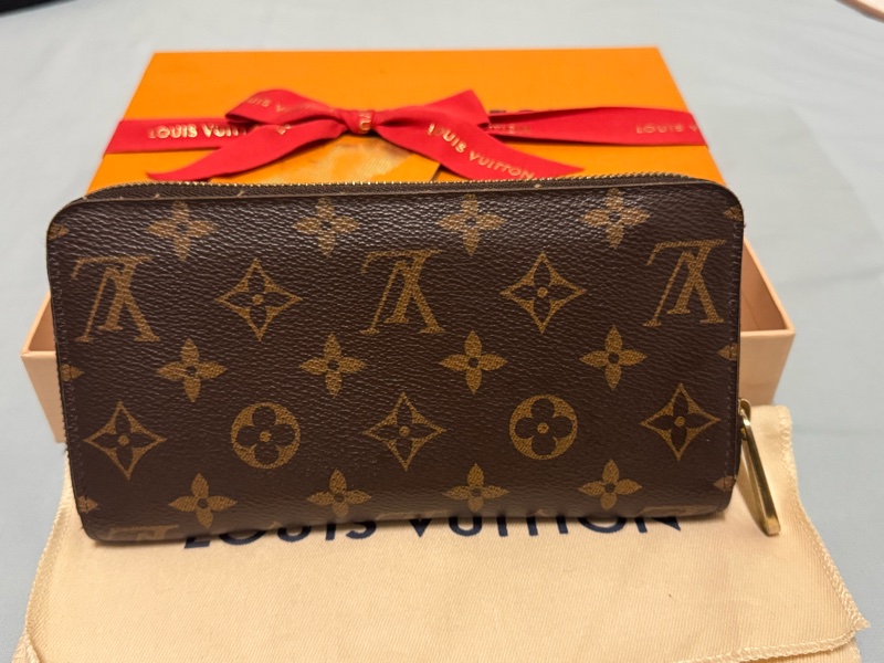 LOUISVUITTON-7