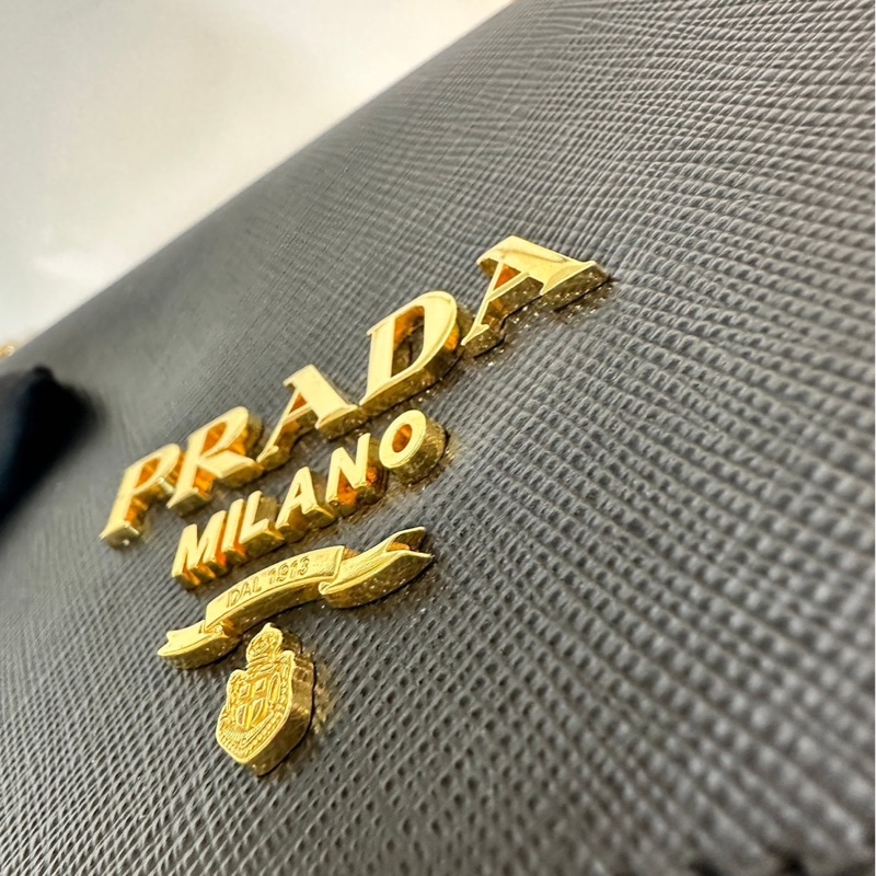 PRADA 皮革鏈條WOC斜背包-4