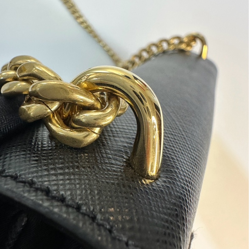 PRADA 皮革鏈條WOC斜背包-8