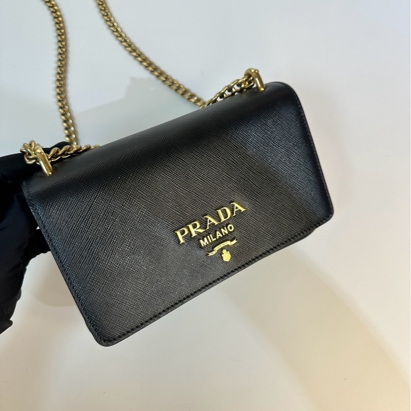 PRADA 皮革鏈條WOC斜背包-19