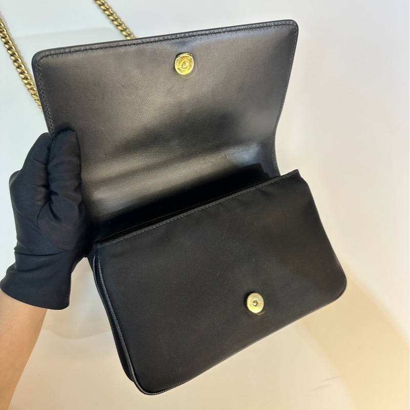 PRADA 皮革鏈條WOC斜背包-21