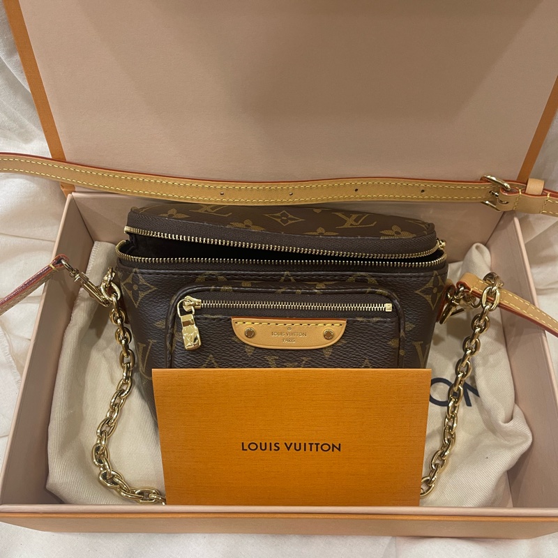 LV mini bumbag-4