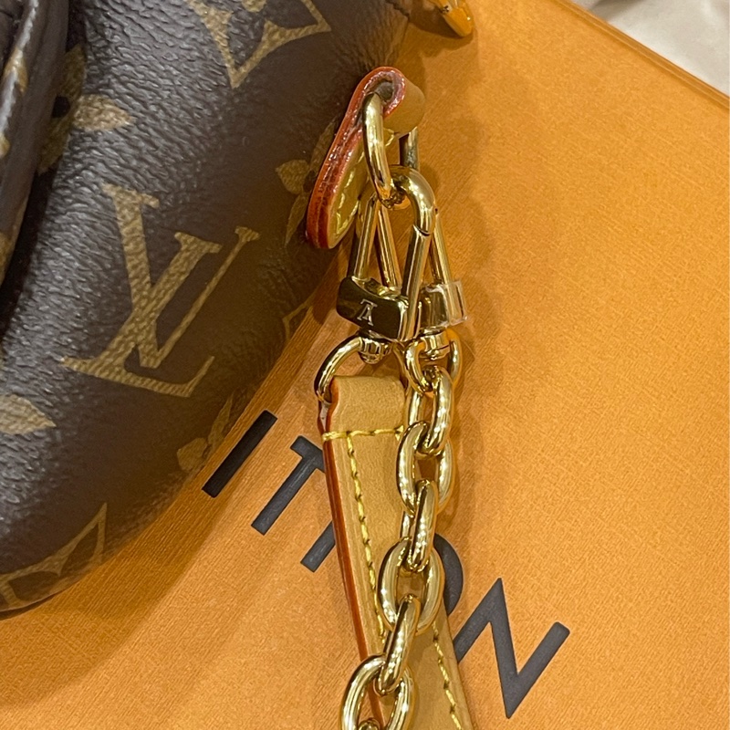 LV mini bumbag-9