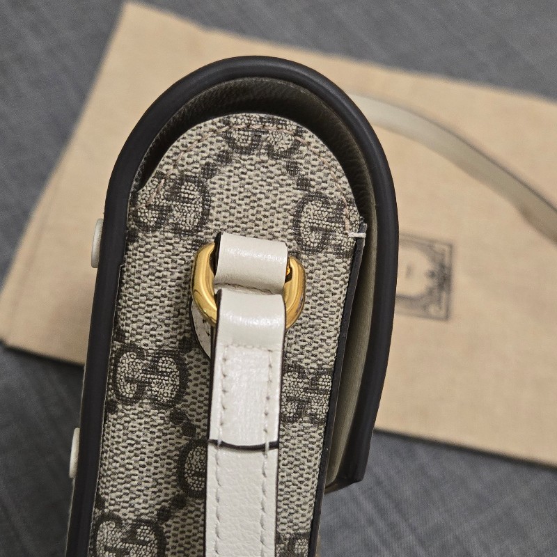 古馳 GUCCI 馬銜扣 1955 白色老花手機包-17