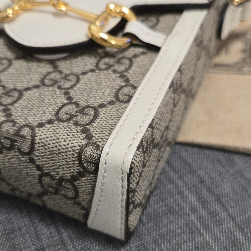古馳 GUCCI 馬銜扣 1955 白色老花手機包-18