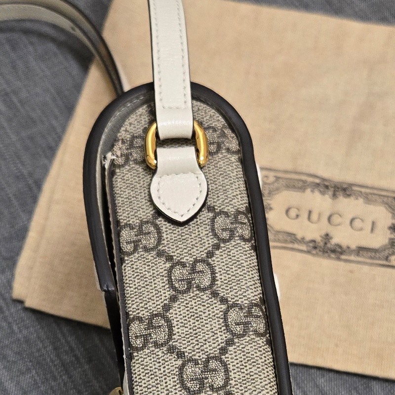古馳 GUCCI 馬銜扣 1955 白色老花手機包-30