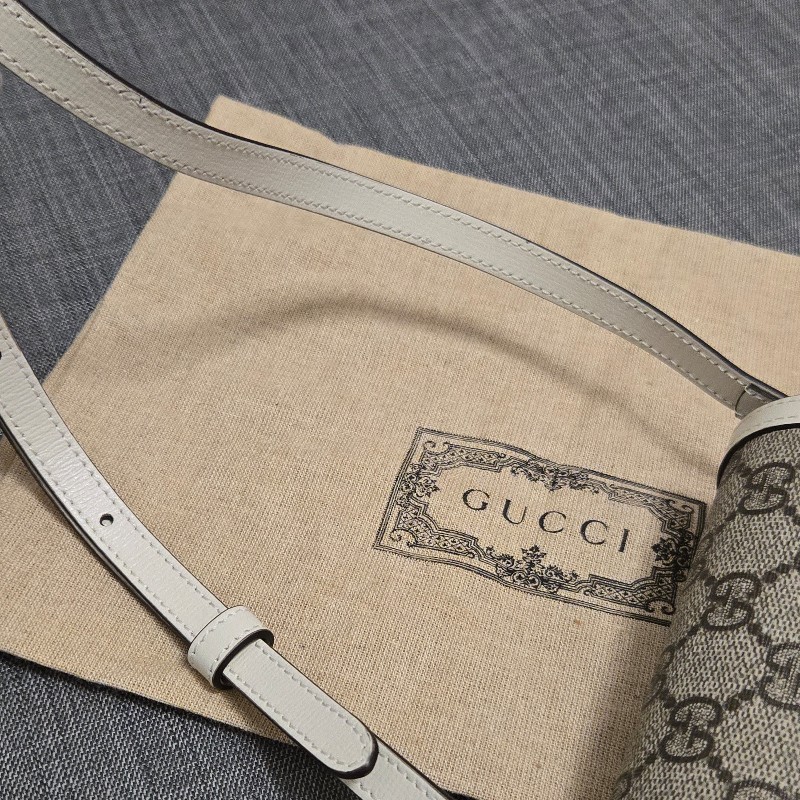 古馳 GUCCI 馬銜扣 1955 白色老花手機包-34