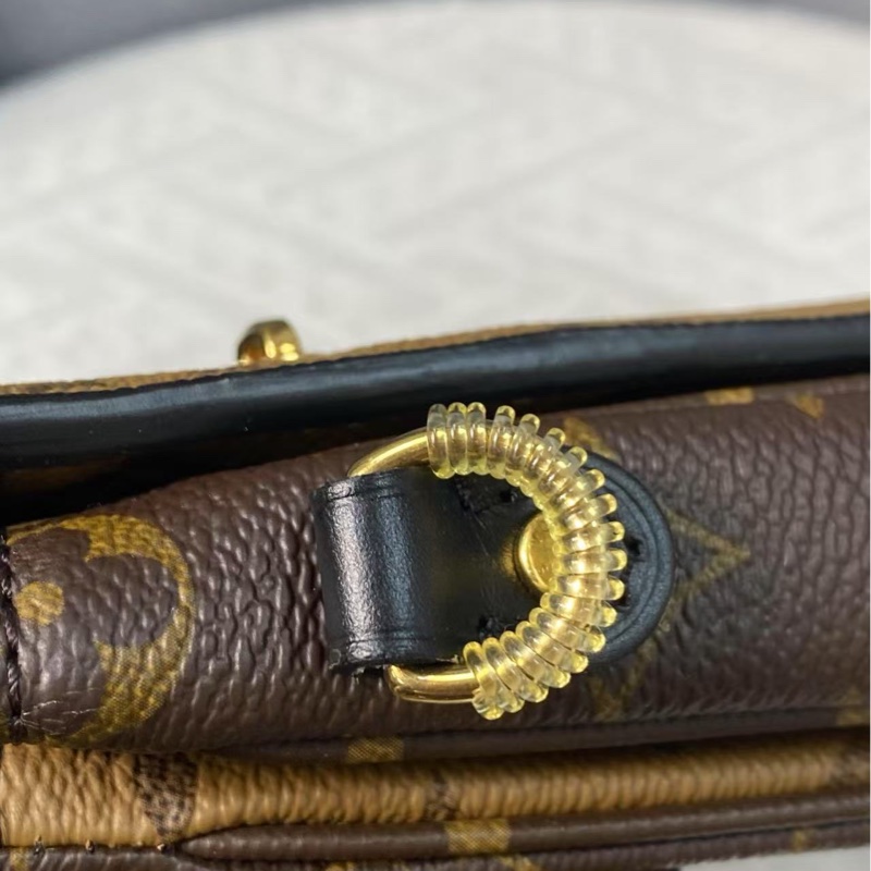 Louis Vuitton pochette Metis 老花郵差包-12