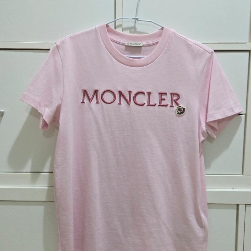 Moncler 全新Tshirt 粉電繡logo上衣S號-1