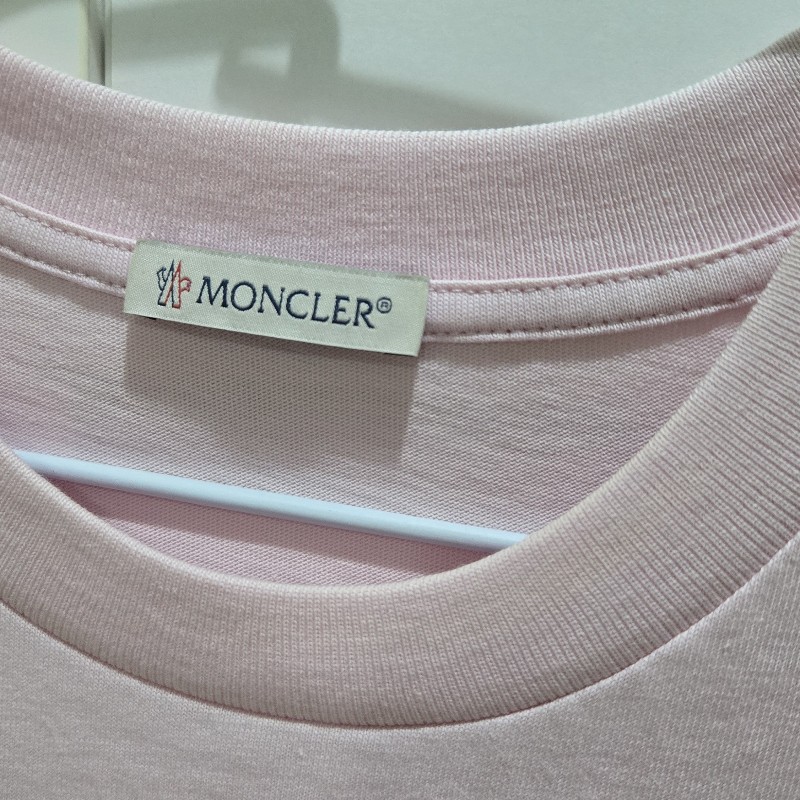 Moncler 全新Tshirt 粉電繡logo上衣S號-5