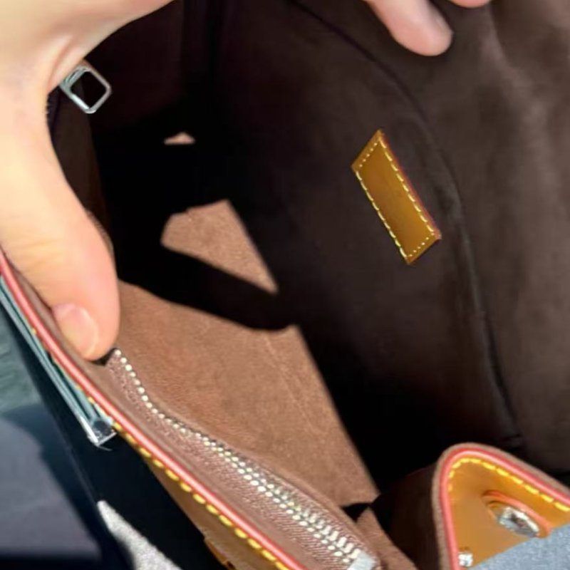 Lv Cluny 水波紋焦糖色 99新 配件齊全 圖二微瑕-4