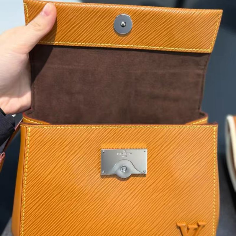 Lv Cluny 水波紋焦糖色 99新 配件齊全 圖二微瑕-5