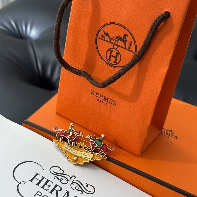 Hermès vintage 犬上少女胸針-2
