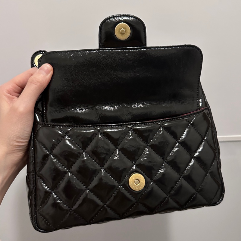 CHANEL（香奈兒）天貓精靈 HOBO嬉皮包 中號 黑色金扣 牛皮油蠟皮-2