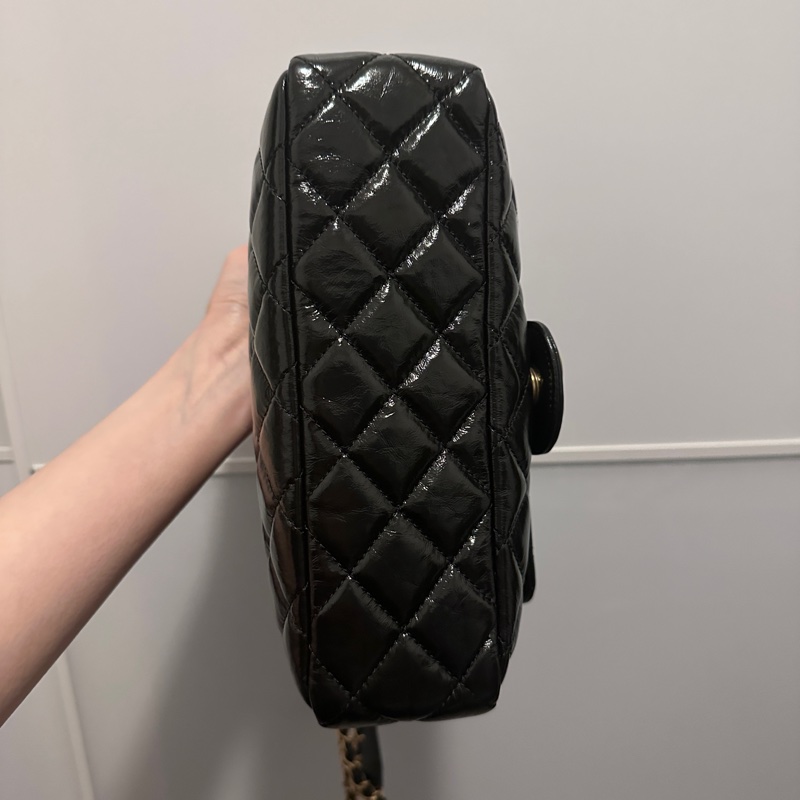 CHANEL（香奈兒）天貓精靈 HOBO嬉皮包 中號 黑色金扣 牛皮油蠟皮-7