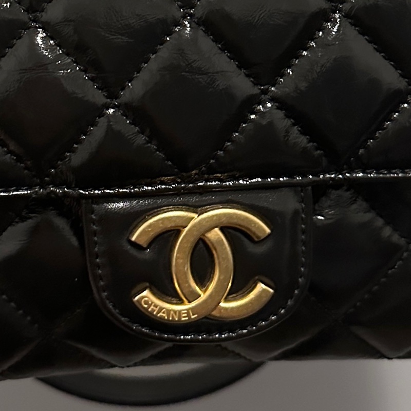 CHANEL（香奈兒）天貓精靈 HOBO嬉皮包 中號 黑色金扣 牛皮油蠟皮-10