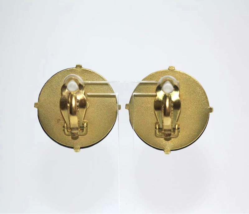 Chanel Vintage 94A木頭黑色夾式耳環-1