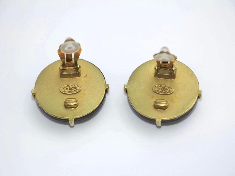 Chanel Vintage 94A木頭黑色夾式耳環-2