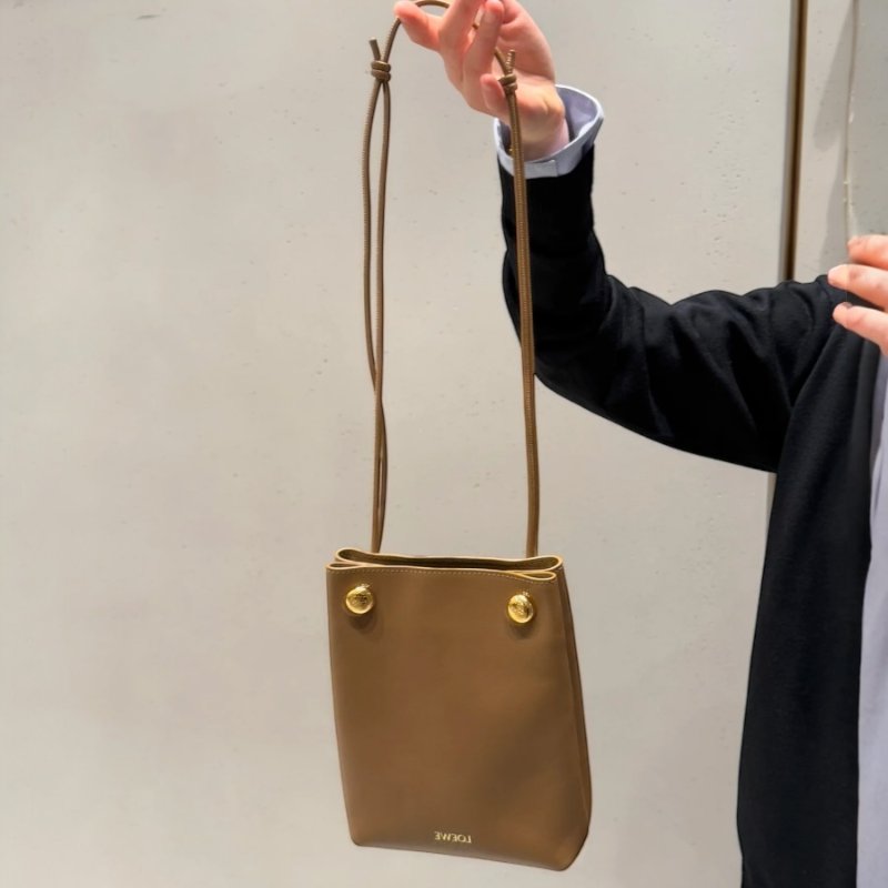 🛫早秋當季新品🛬Loewe Pebble 平滑小牛皮包 橡木色-2