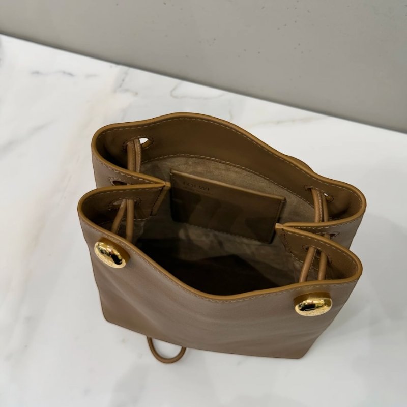 🛫早秋當季新品🛬Loewe Pebble 平滑小牛皮包 橡木色-3