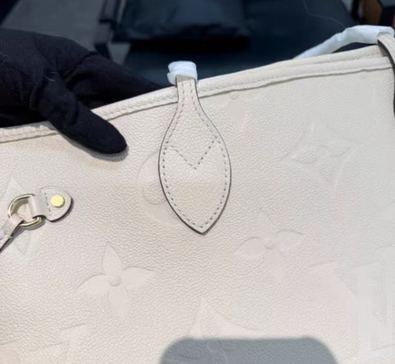 Lv neverfull 奶白色全皮壓紋 中號 全新 配件塵袋購證-2