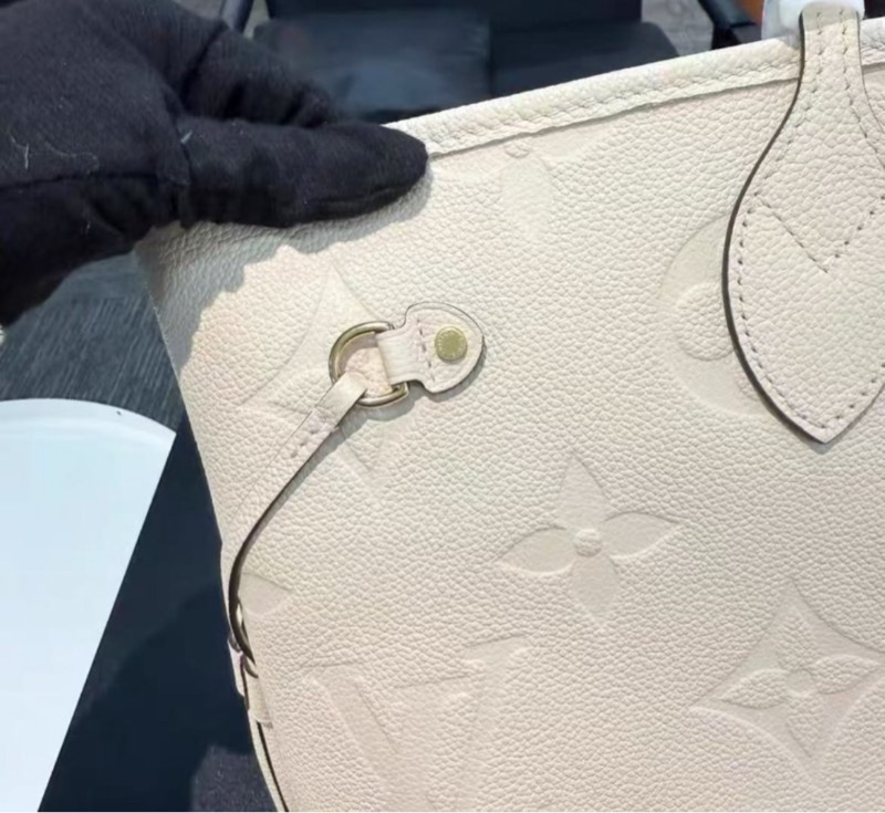 Lv neverfull 奶白色全皮壓紋 中號 全新 配件塵袋購證-4