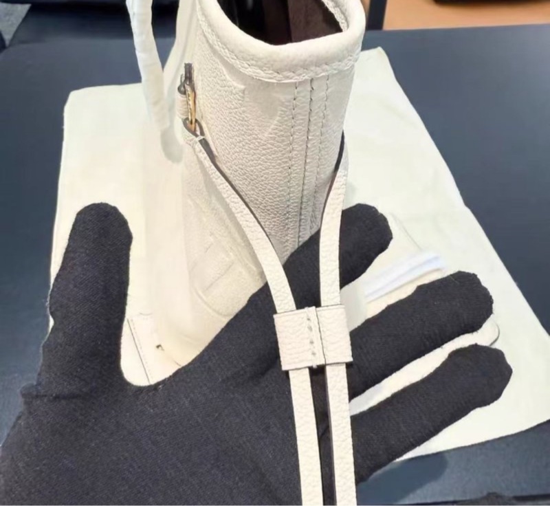 Lv neverfull 奶白色全皮壓紋 中號 全新 配件塵袋購證-5