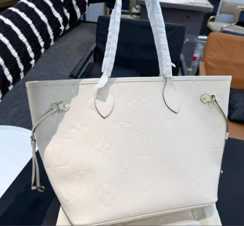 Lv neverfull 奶白色全皮壓紋 中號 全新 配件塵袋購證-6