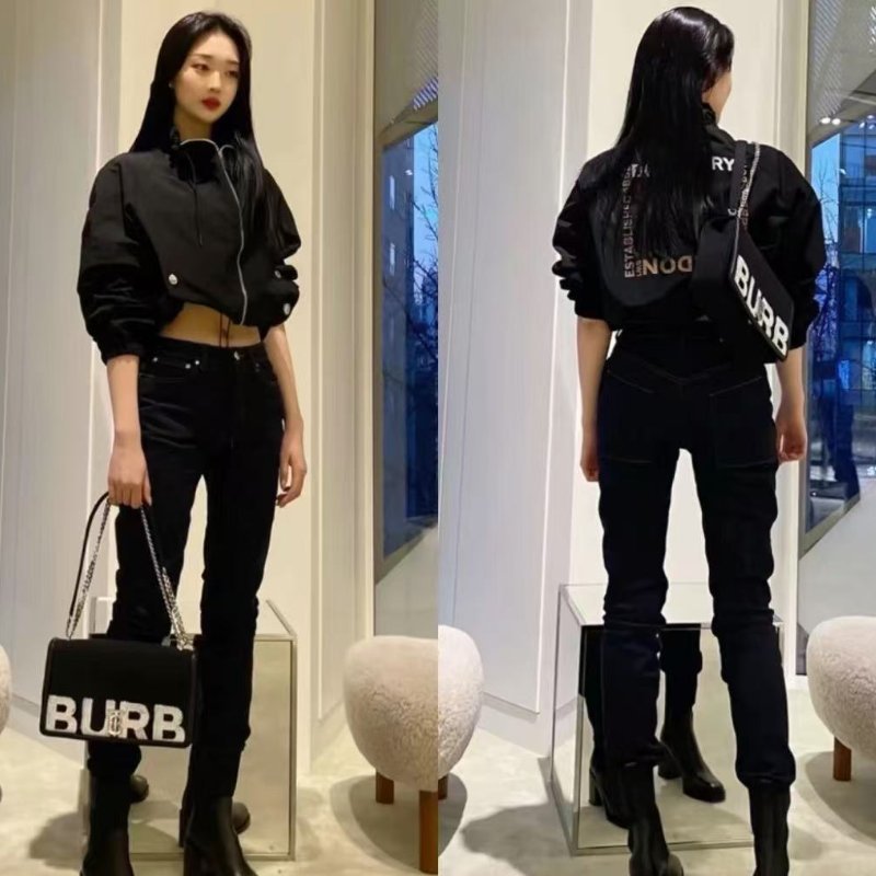 Burberry 黑色塗鴉鍊條斜背包 29x18x7cm 99新 配件塵袋-0