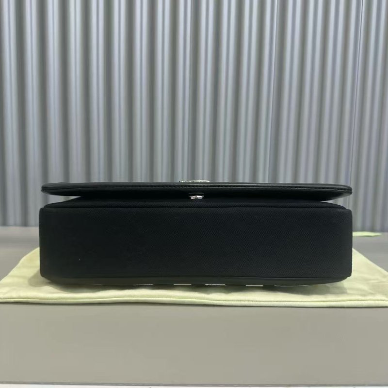Burberry 黑色塗鴉鍊條斜背包 29x18x7cm 99新 配件塵袋-5