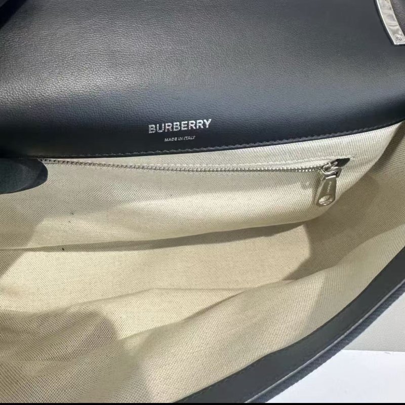 Burberry 黑色塗鴉鍊條斜背包 29x18x7cm 99新 配件塵袋-7