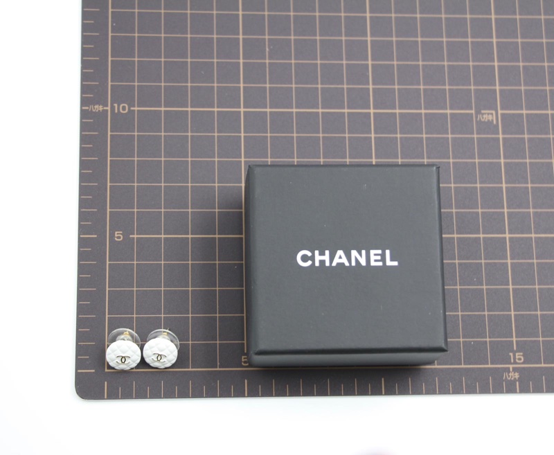 Chanel 19C樹脂白色圓形耳環-10