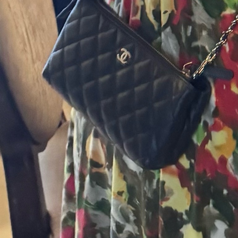 Chanel 深藍色銀扣荔枝皮拉鏈手拿包/ 化妝包 贈 斜揹皮穿鏈-16