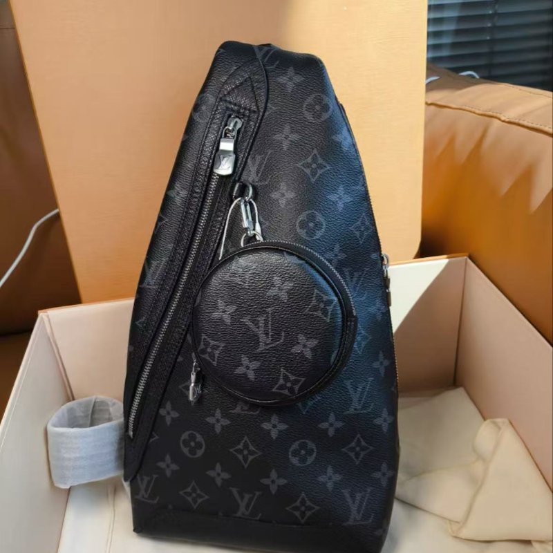 Lv 黑花胸包三角包Duo背包 男女同款 全新配件盒子塵袋-5