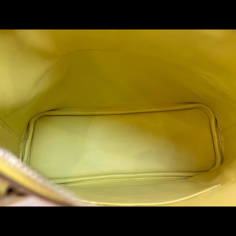 愛馬仕Hermes bolide 27 檸檬黃銀扣,春夏搭配的點睛之筆,Epsom皮,自重輕,容量大。-3