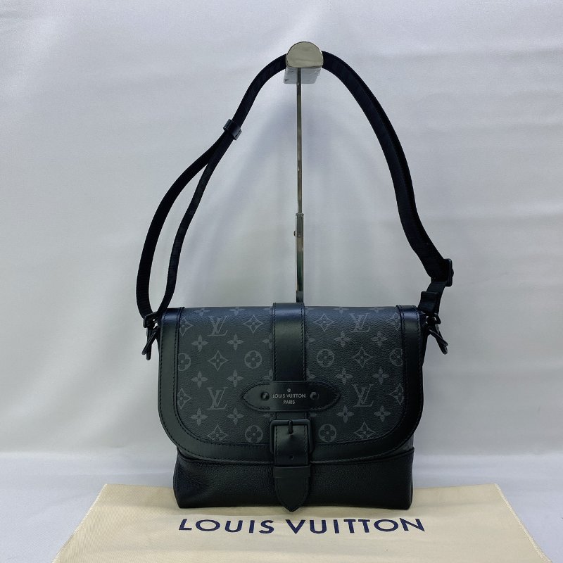LV SAUMUR黑花郵差包-0