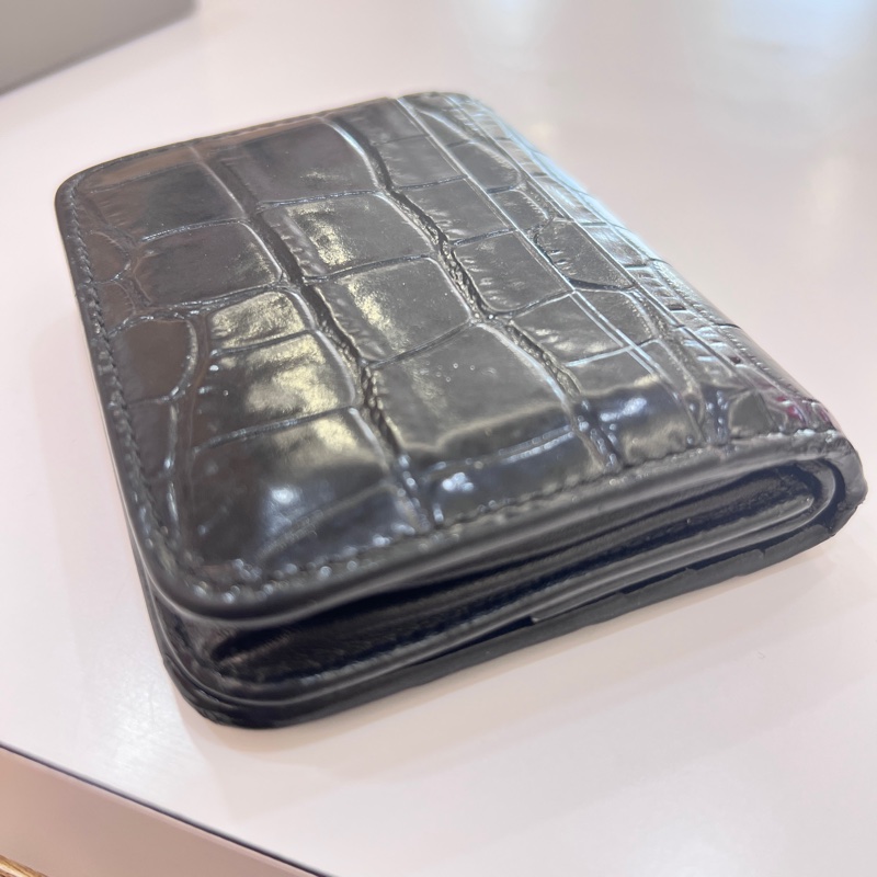 BALENCIAGA 巴黎世家 BB LOGO鱷魚壓紋小牛皮對折短夾(黑)-7