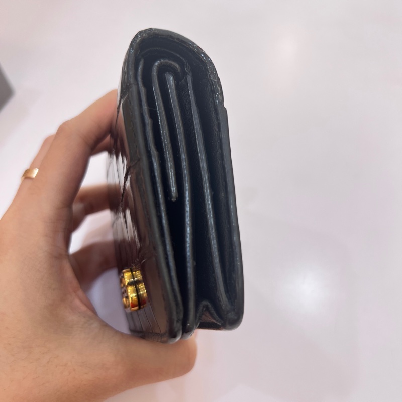BALENCIAGA 巴黎世家 BB LOGO鱷魚壓紋小牛皮對折短夾(黑)-10