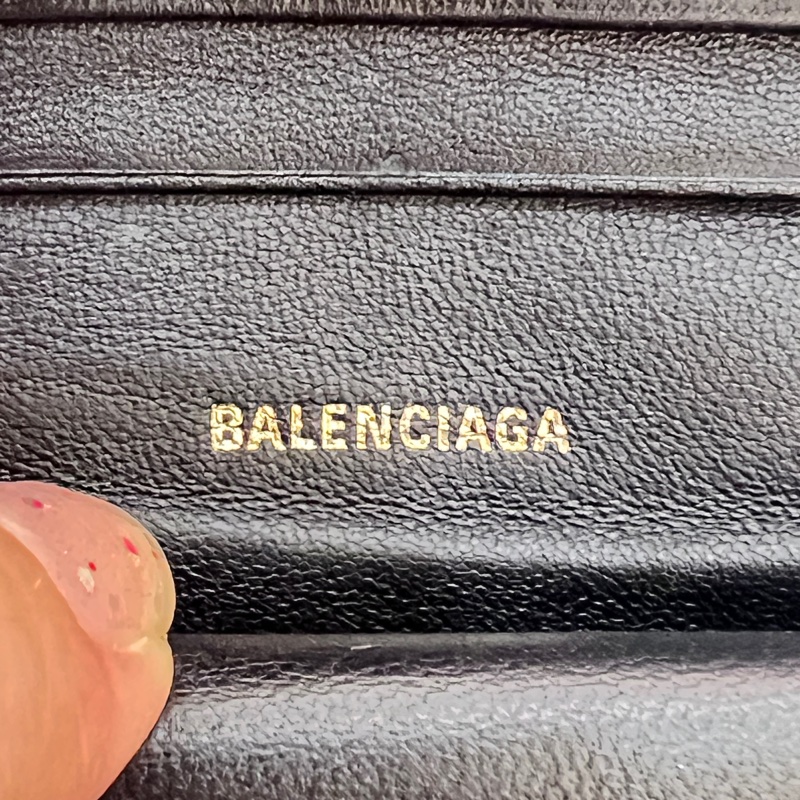BALENCIAGA 巴黎世家 BB LOGO鱷魚壓紋小牛皮對折短夾(黑)-21