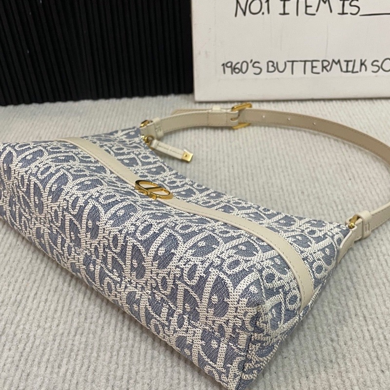 全新代購！Dior 迪奧 蒙田30 Montaigne Cigale 迷你手袋 hobo 水餃包 海鹽奶油色 牛仔藍-4