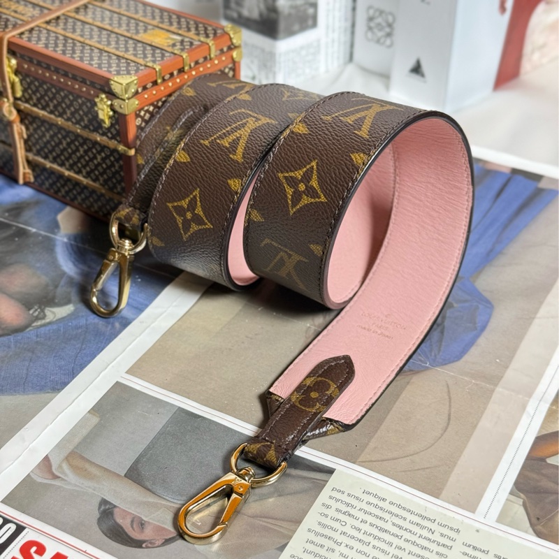 (極新閒置）Lv 寬背袋-1