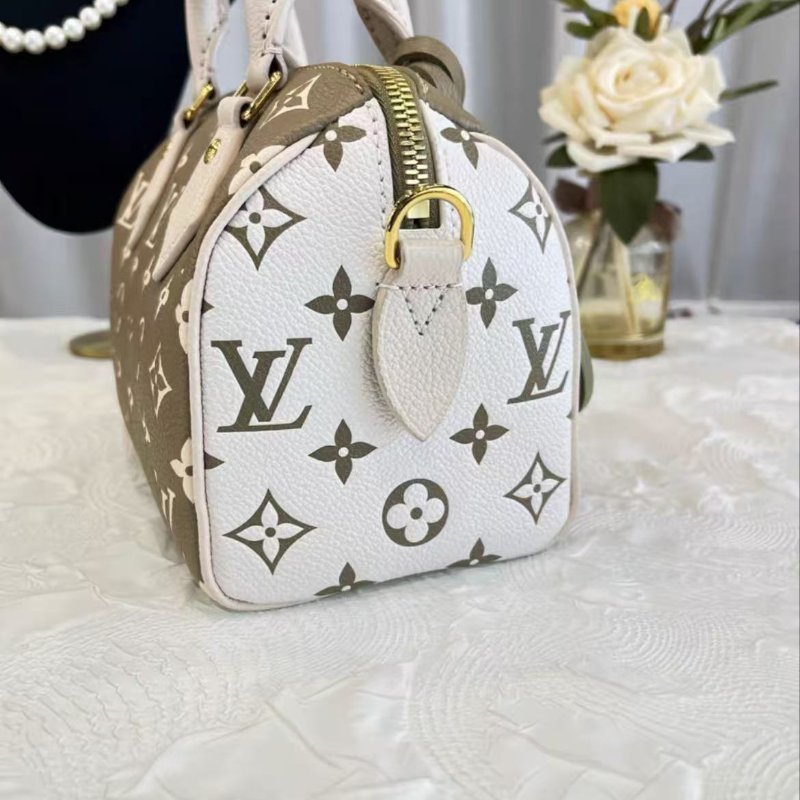 LV 酪梨綠拚白色 speedy20 春夏限定 芯片款 20*13*12 99新 配件塵袋-3