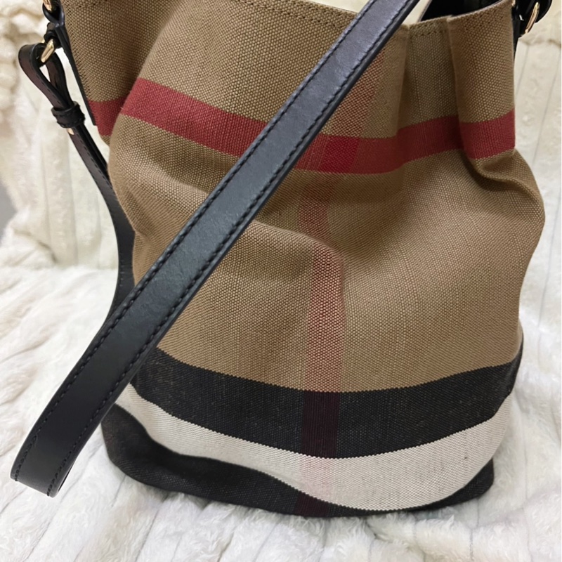 Burberry 帆布水桶包-6