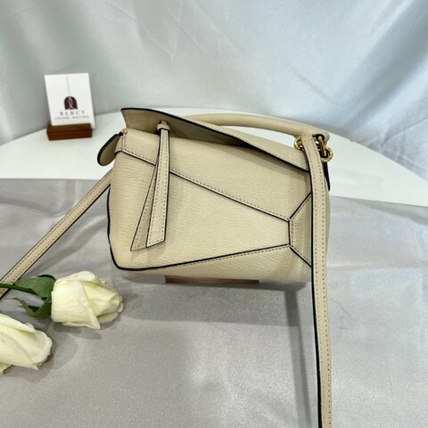 LOEWE 白色MINI PUZZLE