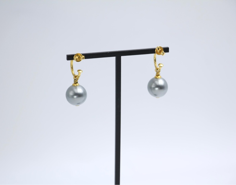 Chanel Vintage 02年仿珍珠灰色波波垂墜耳環-4