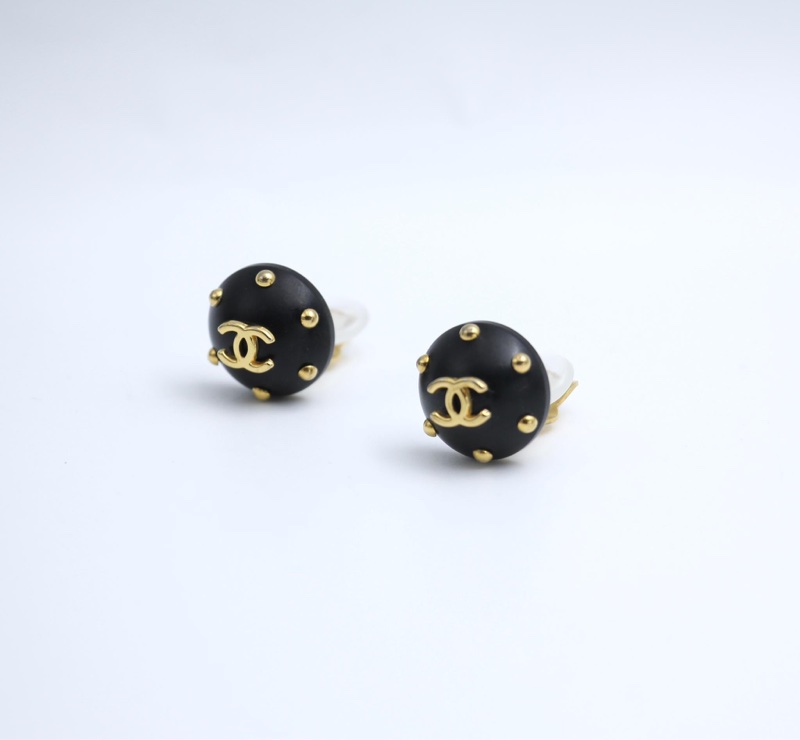 Chanel Vintage 96C樹脂黑色金色點點耳環-5