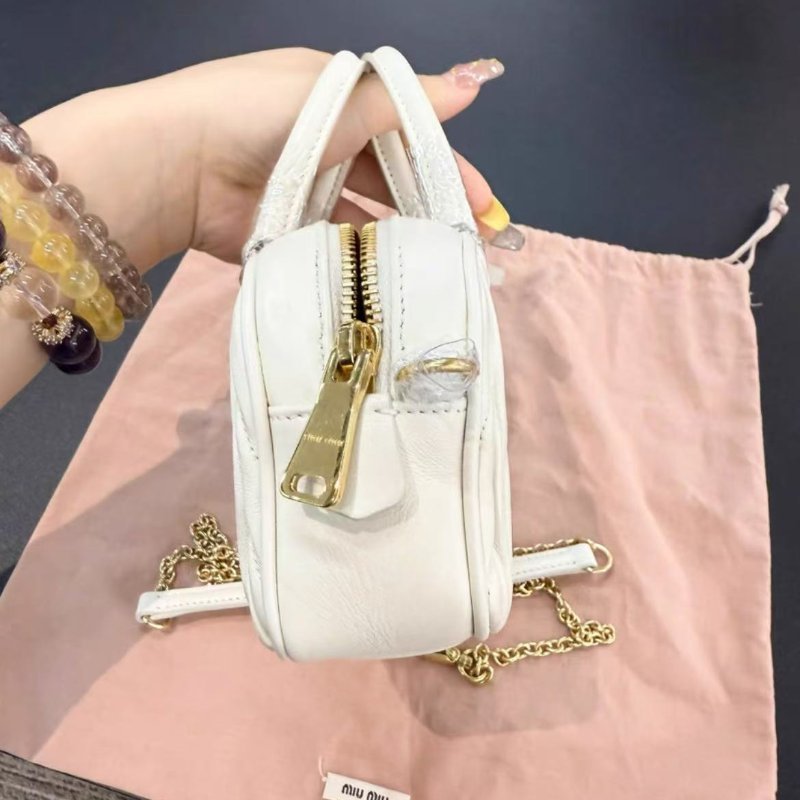 miumiu 保齡球包 mini 皺摺奶白色羊皮 全新配件塵袋-1