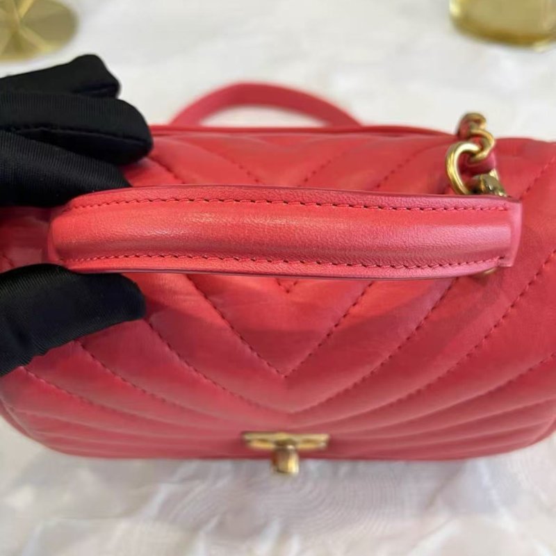 Chanel 17A handle V紋小郵差手提斜背包 20*18*8 98新 配件塵袋-7