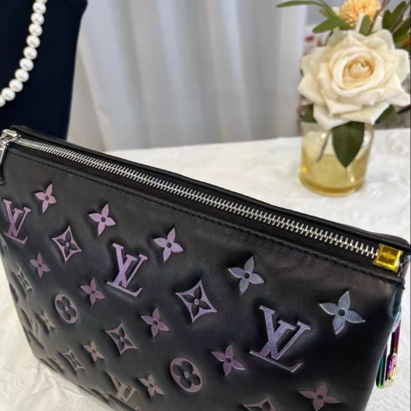 LV Coussin 小號黑色小羊皮斜背包 芯片款 26*20*12 全新配件塵袋-0