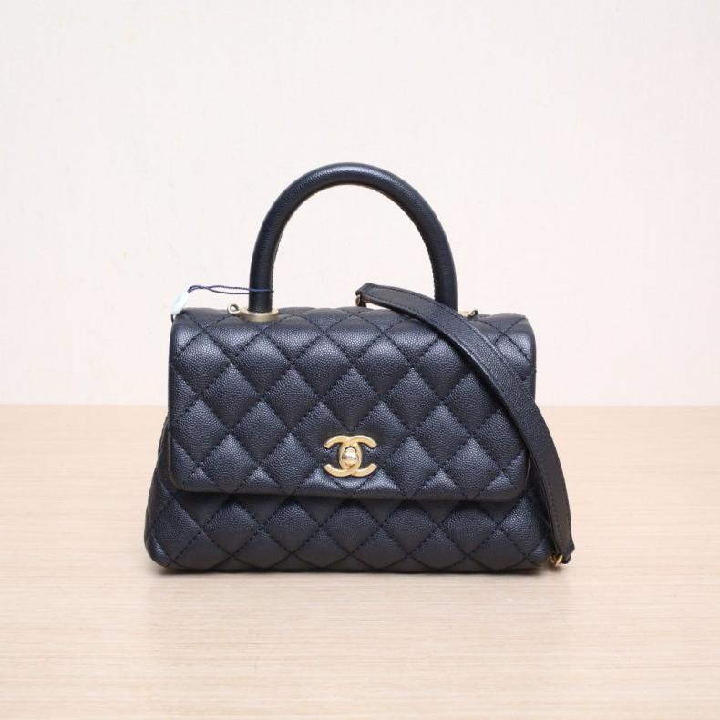 CHANEL(香奈兒) Coco Handle 小號 24cm 黑色 荔枝 25開 金扣 蜥蜴皮手柄-0